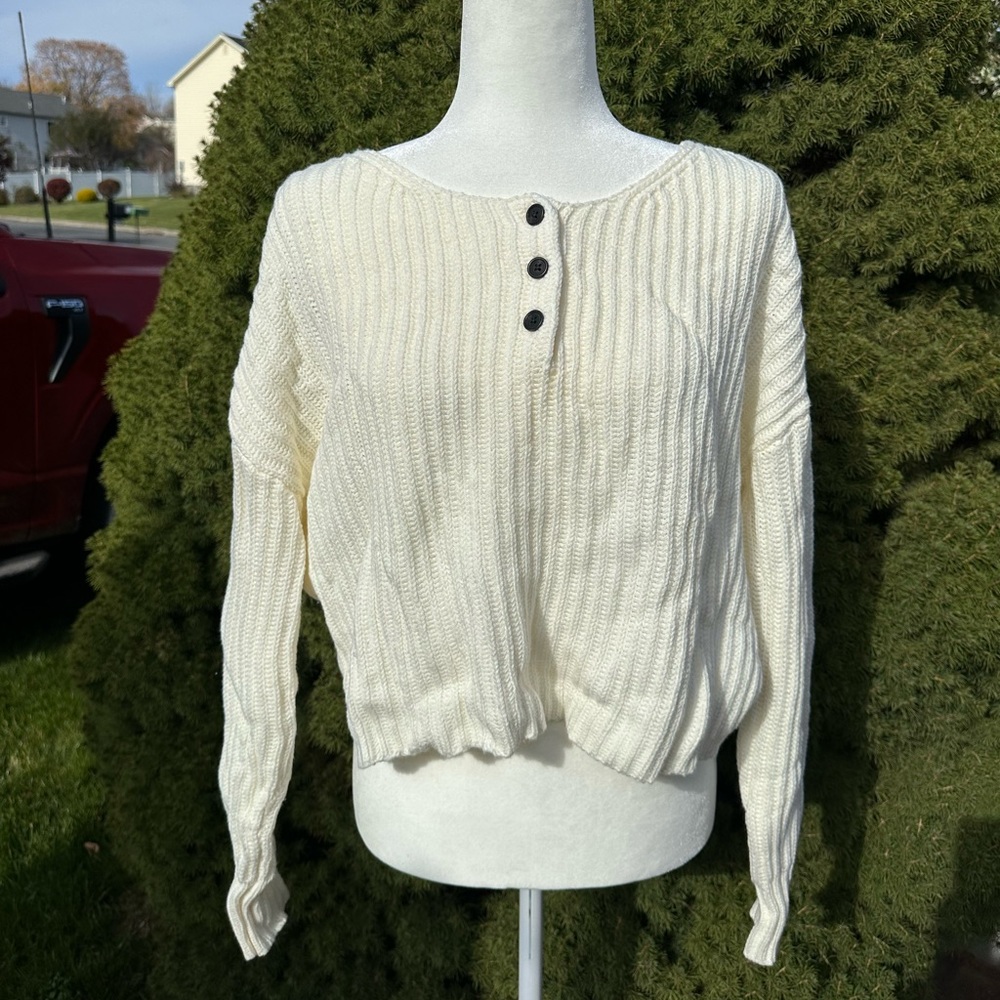 AE NWT cream knit sweater size S